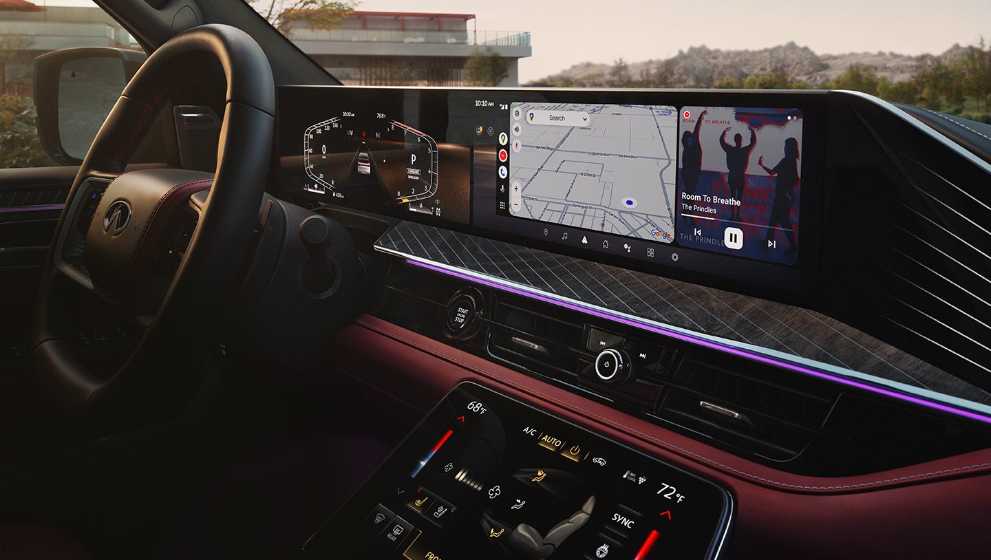 Nuevo INFINITI QX80 Autograph sobre carretera al atardecer